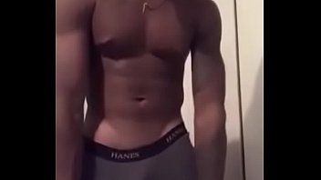 play Adolescent negru se antrenează și se întinde bbc xl (onlyfans.com/handsomedevan)