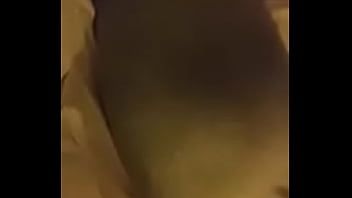 Jouer Préparer le cul de sa petite amie à se faire baiser