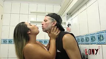 Reproducir Extremadamente caliente victoria dias provocando y dominando a su perra en victoria's bitch 1 - en el baño - por lony fetiches