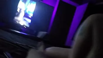 Reproducir Es la primera vez que su esposo duerme.