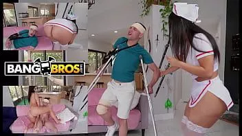 Играть Bangbros - Джонни Лав похищает соблазнительную латинскую медсестру своего больного отца Вайолет Майерс