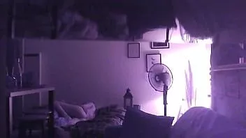 Afspelen Een avond mijn sexy huisgenoot en zijn vriendje bespioneren deel 1