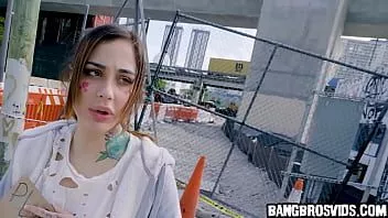 Oynat Paraya ihtiyacı var ve bugün onun şanslı günü