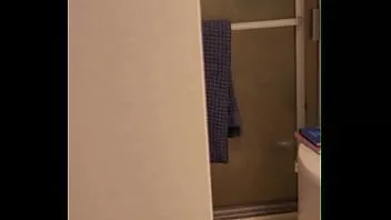 play Oreopetite abanoz minyon 5 ft siyah bebek gets peeped üzerinde içinde the duş