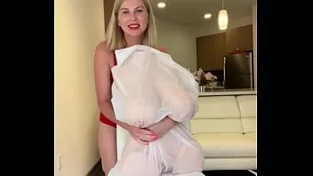 Afspelen Schoonheid met weelderige borsten Nicole is mijn nieuwe sekspop