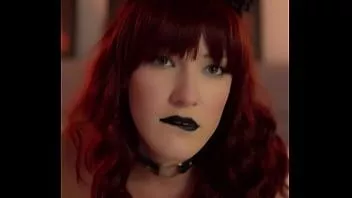 Abspielen Goth-Babe reitet einen schönen Schwanz und bekommt dann Sperma auf ihre Titten