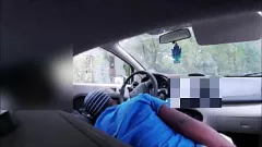 Afspelen Slimme schoonheid zuigt een grote lul af in een ruige stedelijke omgeving in de buurt van Chicago