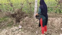 Reproducir Sesión de lamida de coño al aire libre: encuentro travieso entre profesora y estudiante