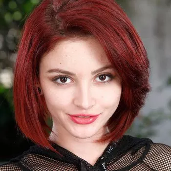 Pornstar Lola Fae
